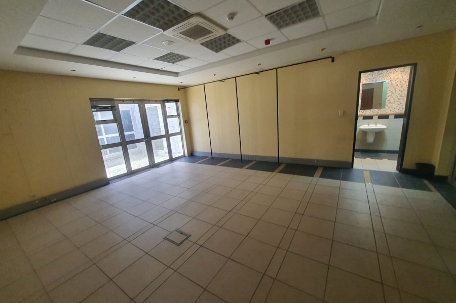 To Let commercial Property for Rent in Uitenhage Central Eastern Cape